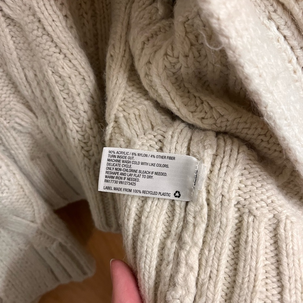 Universal Threads Women’s Cream Chunky Cable Knit Cardigan - Picture 7 of 9